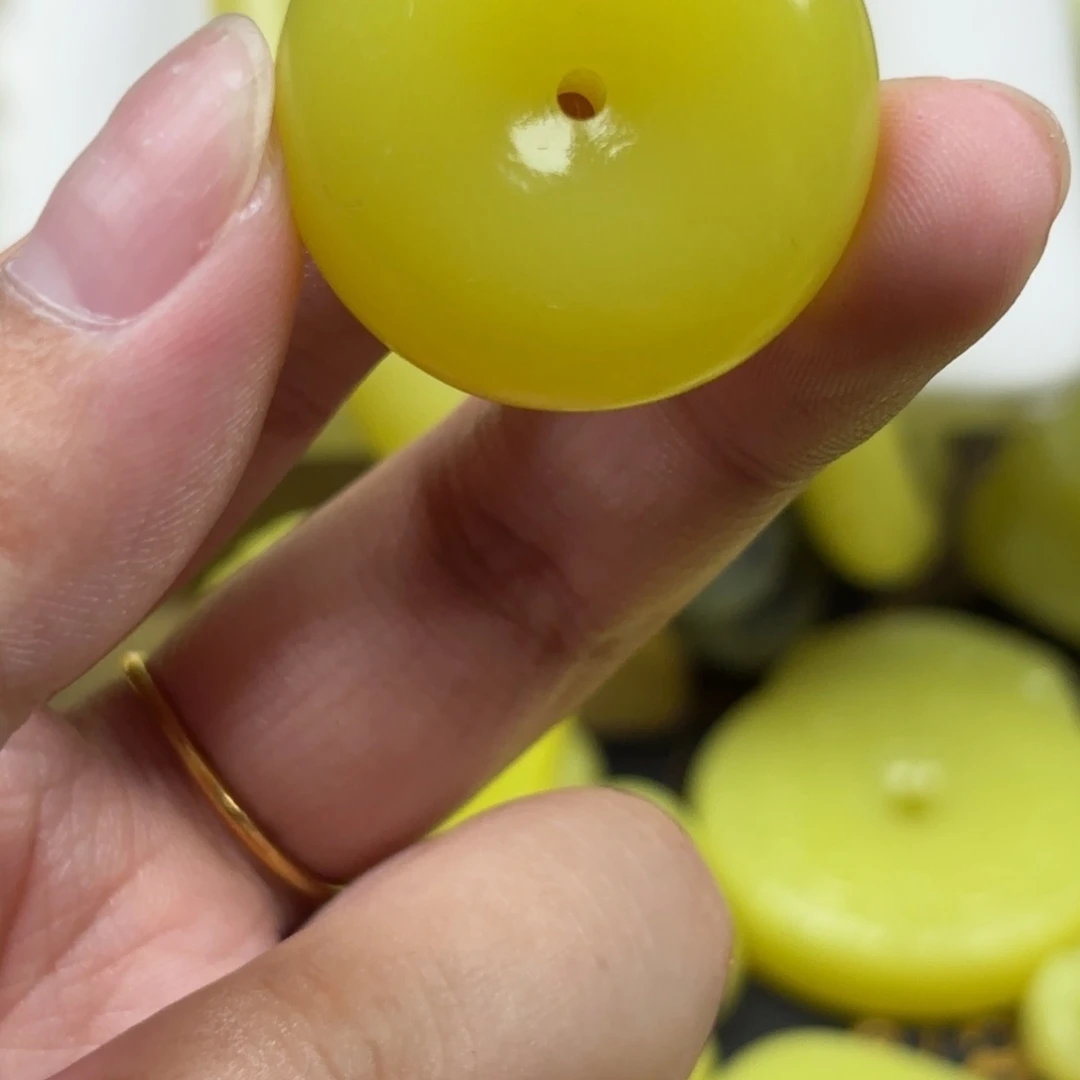 進***子布新疆黄玉平安扣
