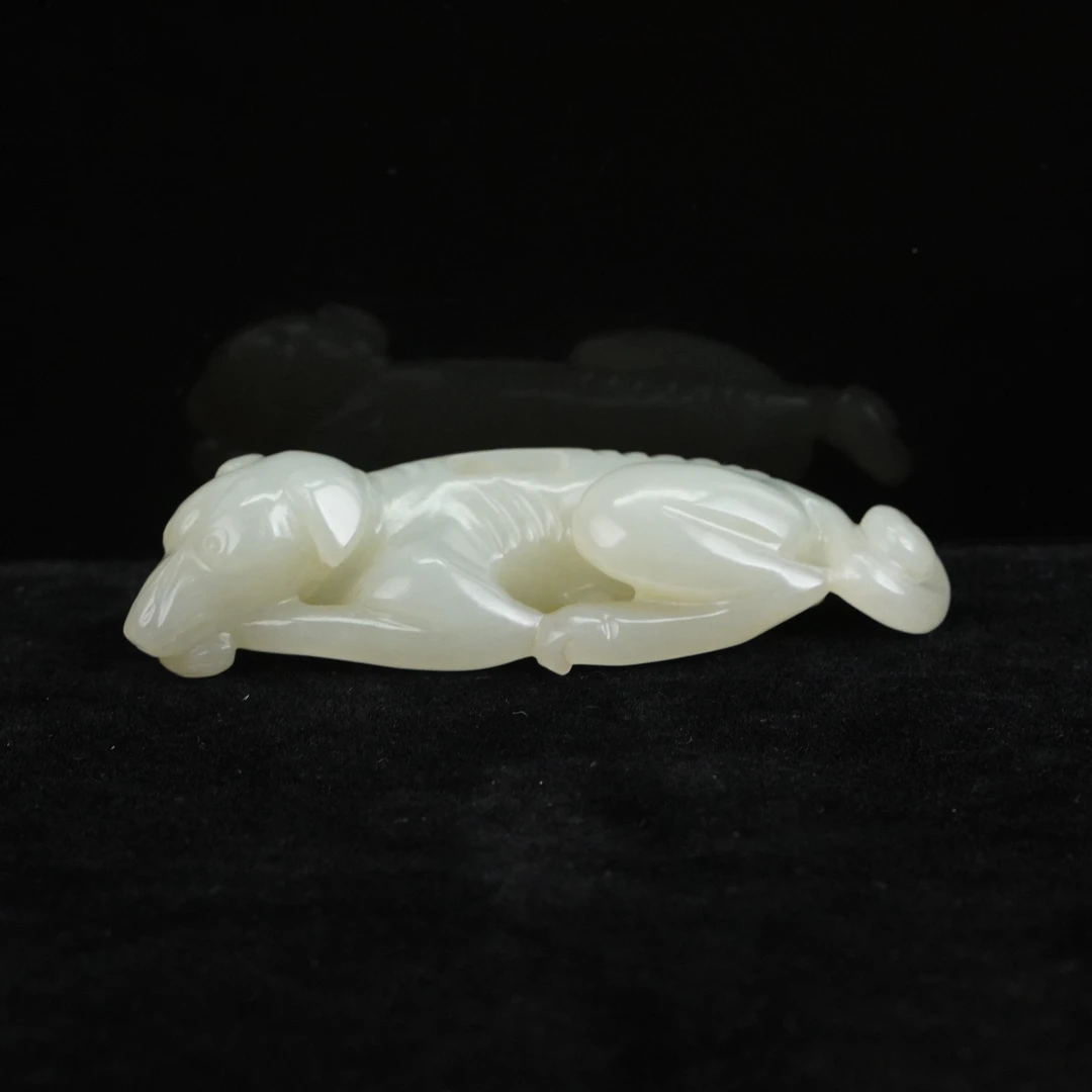 【明】白玉犬（高2cm宽8.3cm重69g）