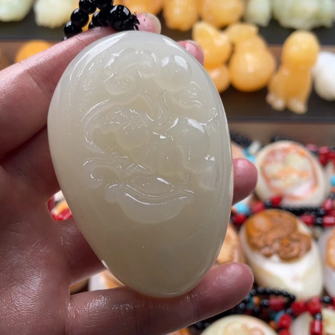 吕***荣石材天然古青石手把件