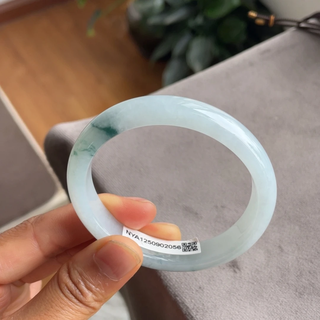 未镶嵌手镯翡翠飘花贵妃