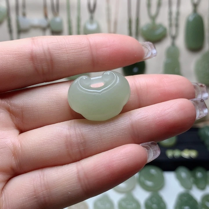 和田玉吊坠未镶嵌