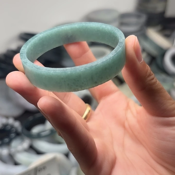 定制翡翠未镶嵌翡翠冰蓝绿公主镯翡翠55以内
