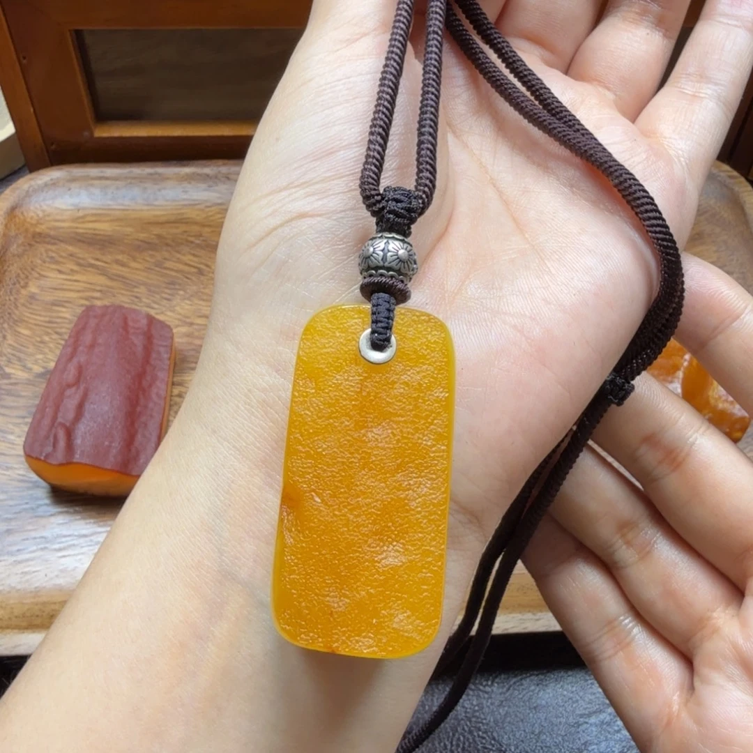 琥珀未镶嵌吊坠(赠链)