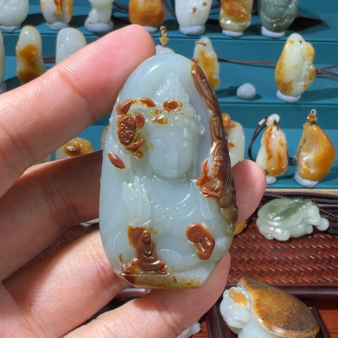 颈饰未镶嵌和田玉（子料）物**非