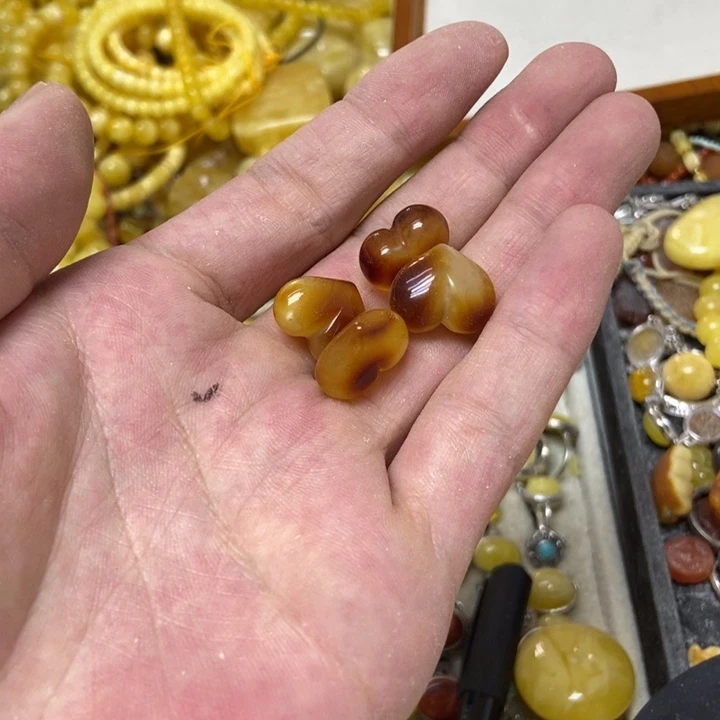 蜜蜡未镶嵌裸石多样性发货其一