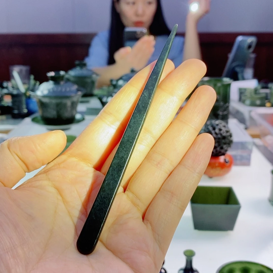 未镶嵌和田玉（青玉）摆件