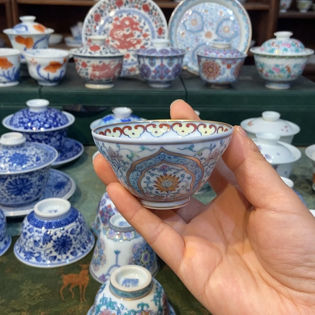 w冉月观隐缠枝如意杯