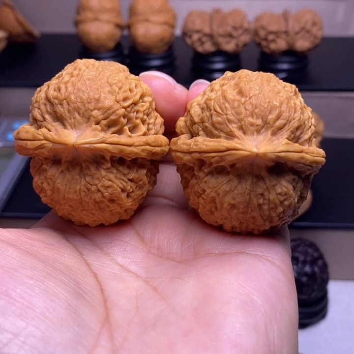 文玩核桃把件麒麟铁狮子81