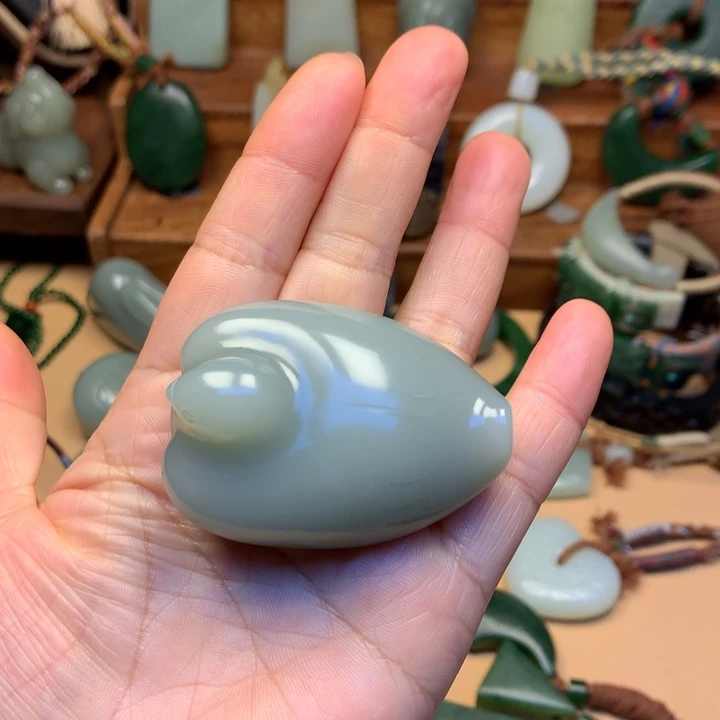 含***花和田玉未镶嵌颈饰