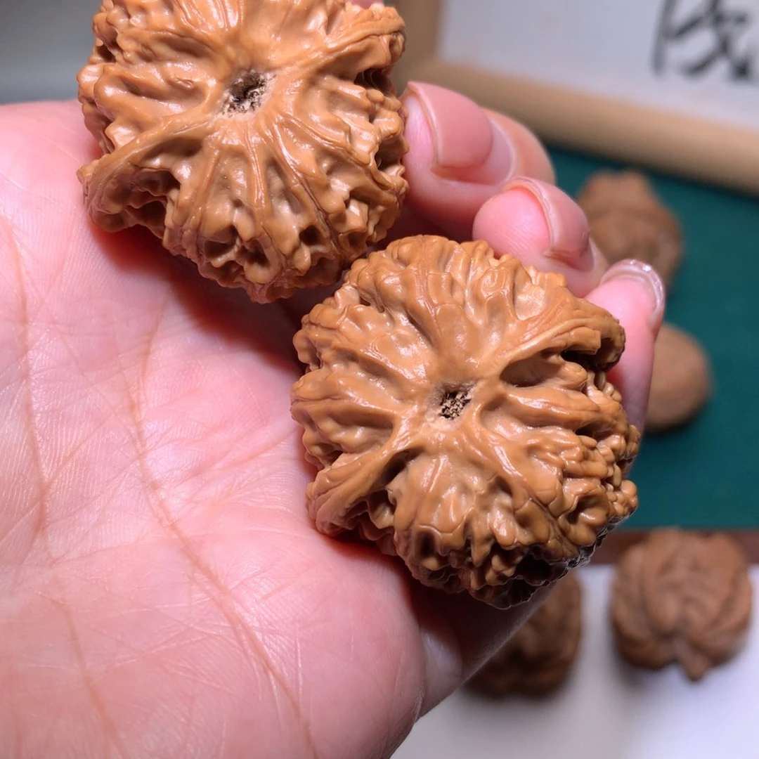 文玩核桃吊坠苹果园