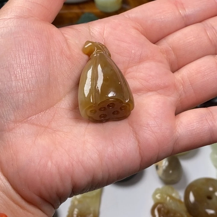 柒****和田玉（糖玉）未镶嵌颈饰