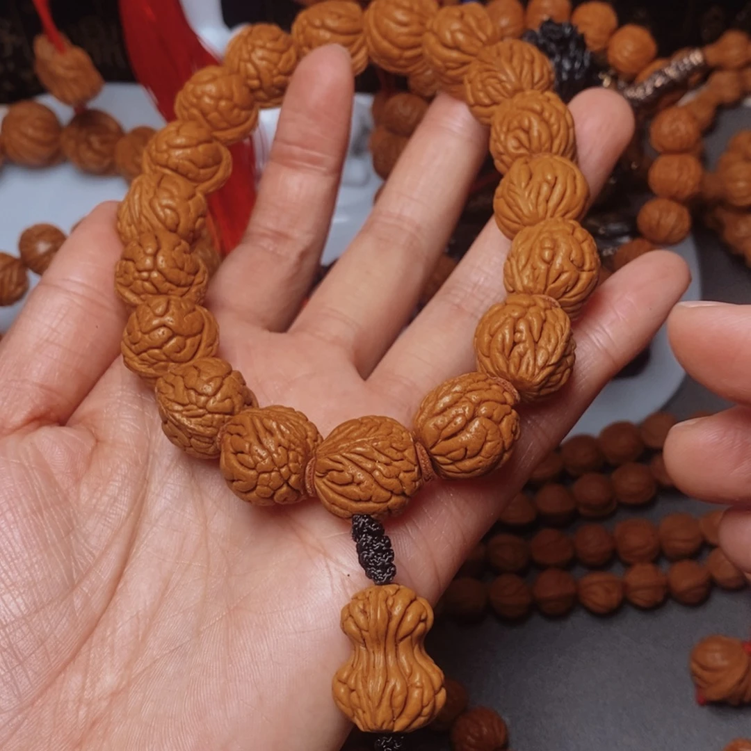 桃核吊坠桃枭手持1