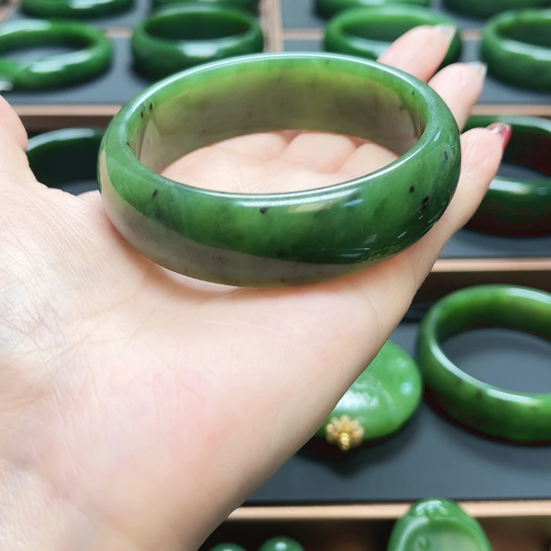 和田玉（碧玉）未镶嵌手镯