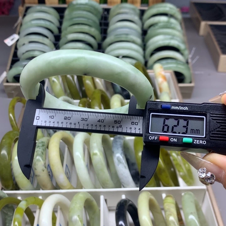 未镶嵌蛇纹石玉手镯45