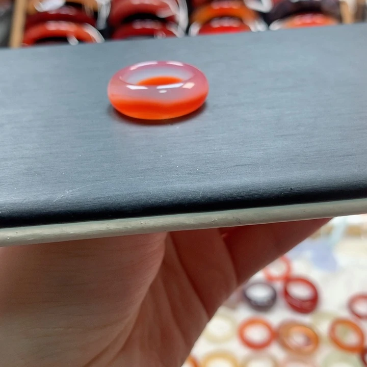 玛瑙/玉髓手镯未镶嵌旯*