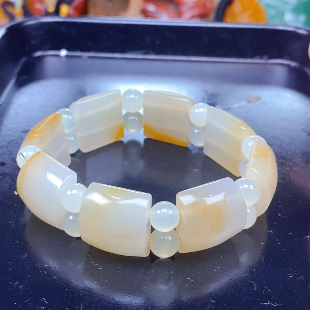 石英质玉（黄龙玉）未镶嵌颈饰