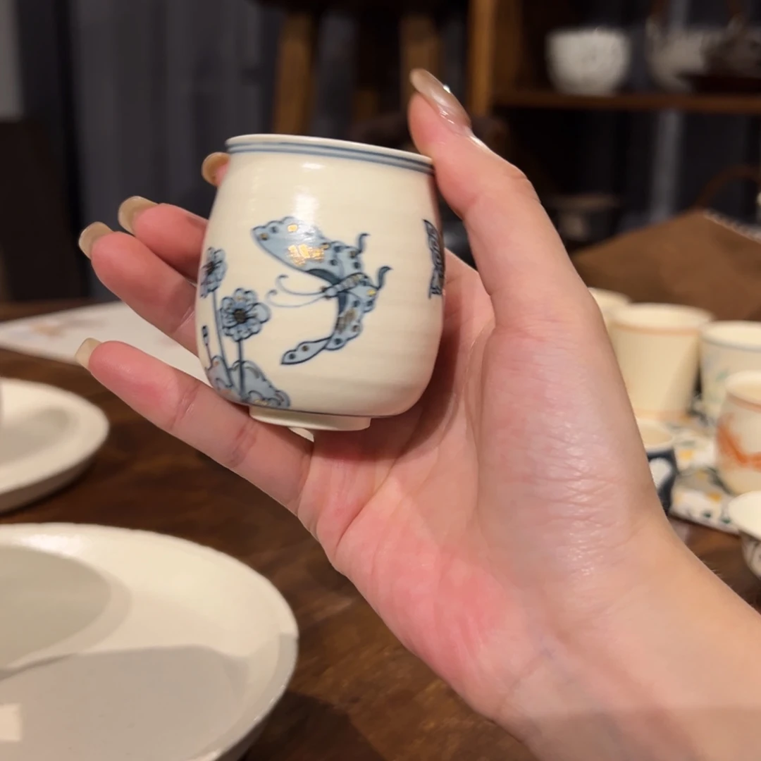 瓷片陶瓷。         陶瓷。