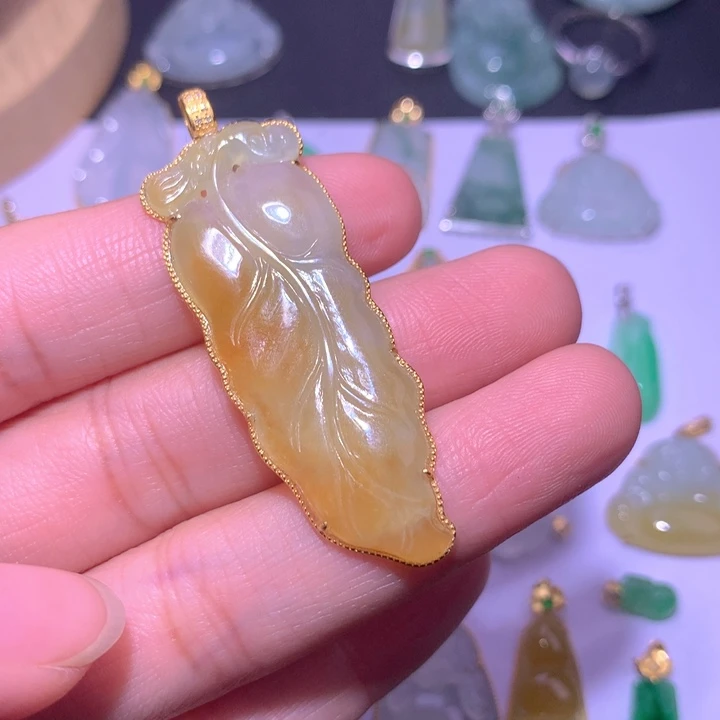 颈饰18K金镶嵌翡翠毓*心翡翠