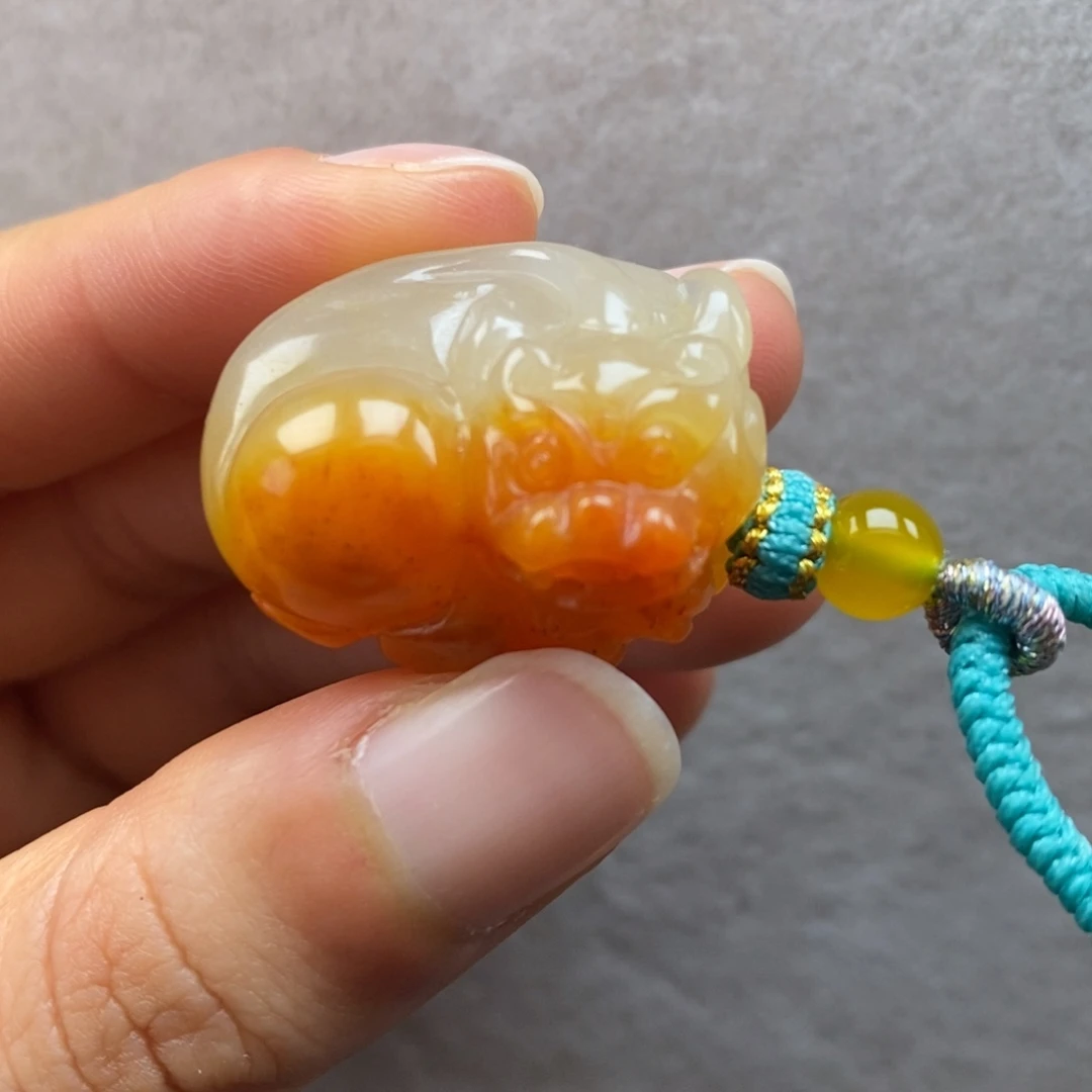 石英质玉（黄龙玉）未镶嵌颈饰