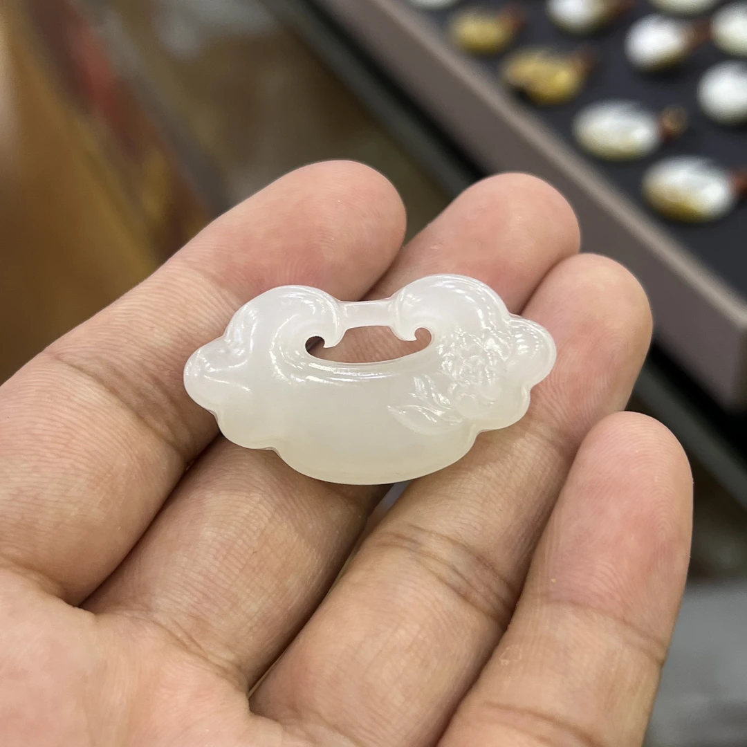 02高冰底平安如意锁 长38mm高21mm厚12mm 和田玉吊坠挂件阿弥陀佛