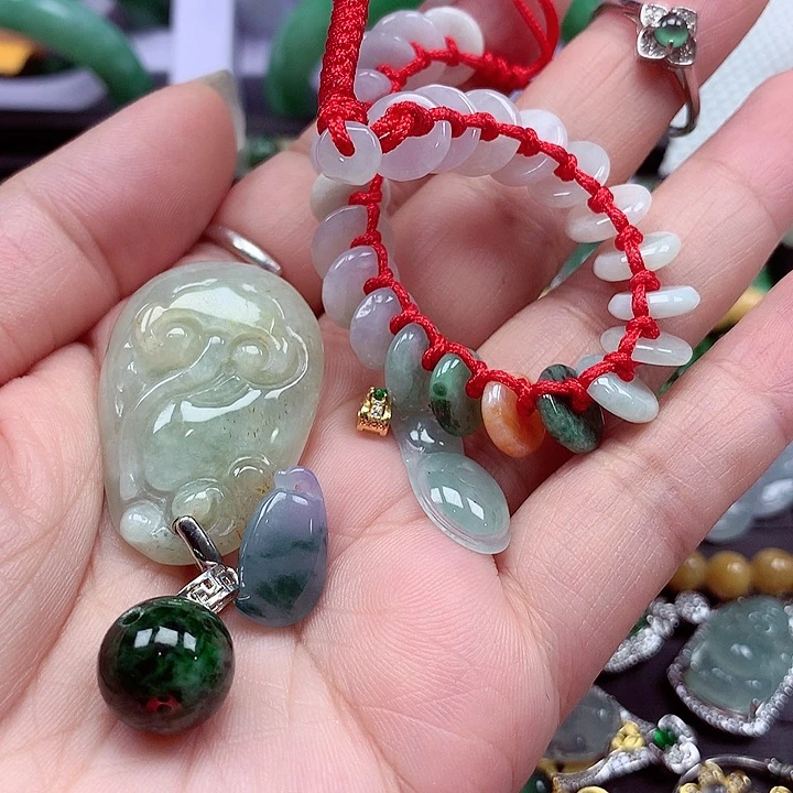 翡翠未镶嵌颈饰翡翠