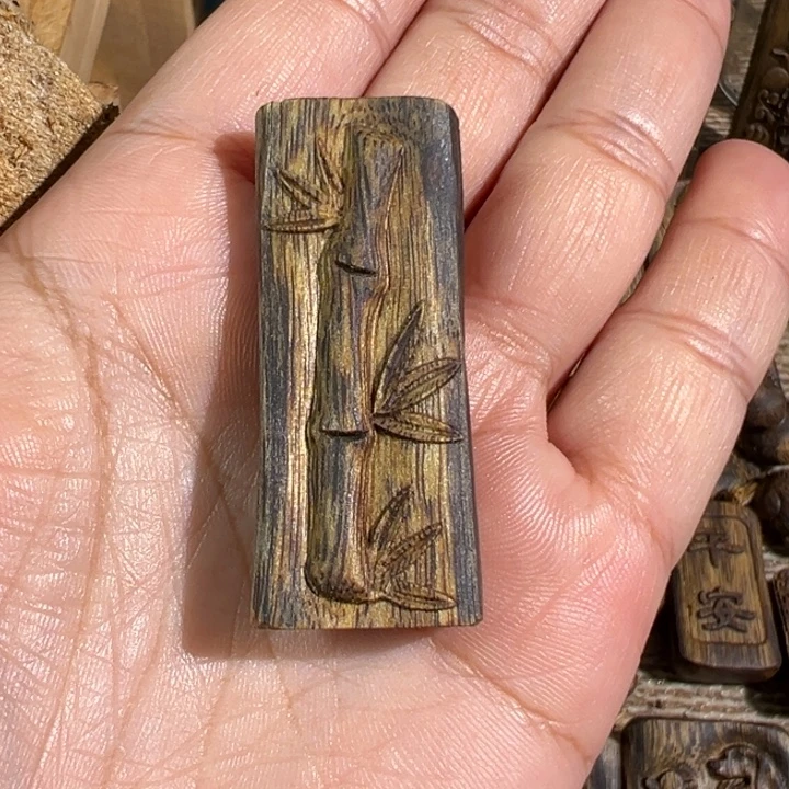 沉香沉香碎屑白棋楠沉香雕刻牌5克