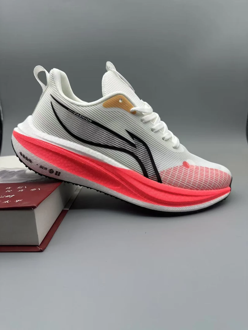 男款高弹轻便透气运动跑步休闲防滑跑鞋