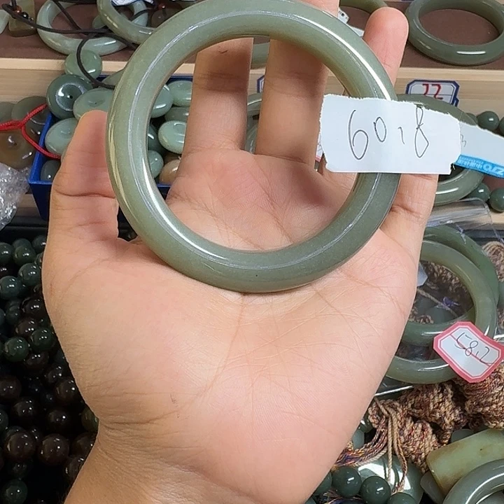 未镶嵌手镯和田玉（糖玉）