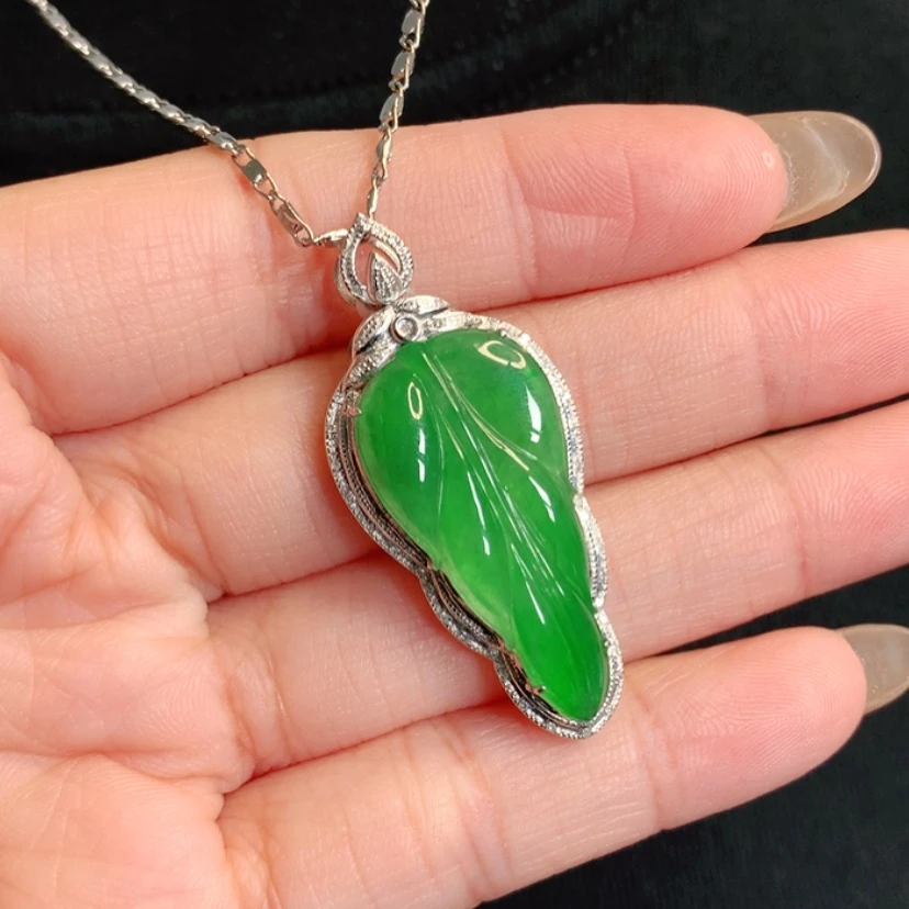 【闪购商品】颈饰18K金镶嵌翡翠叶子