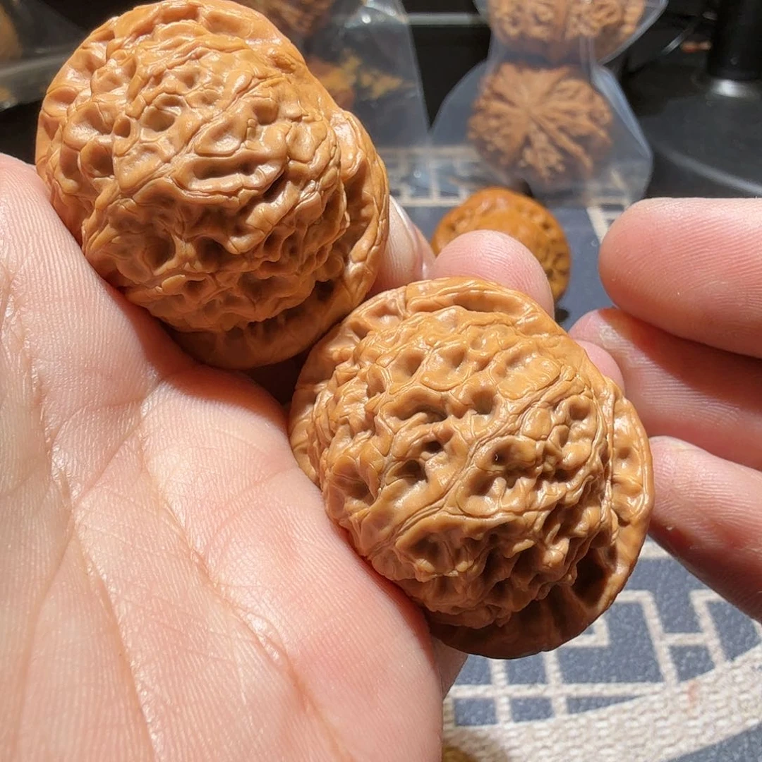 文玩核桃把件核王