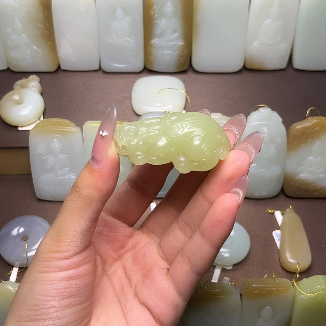 A***n和田玉未镶嵌颈饰