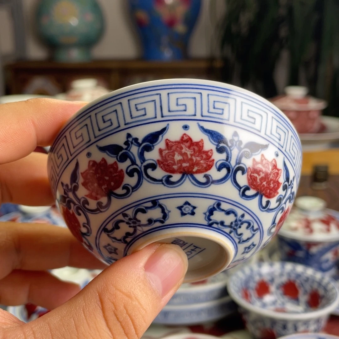 釉里红缠枝莲普洱杯