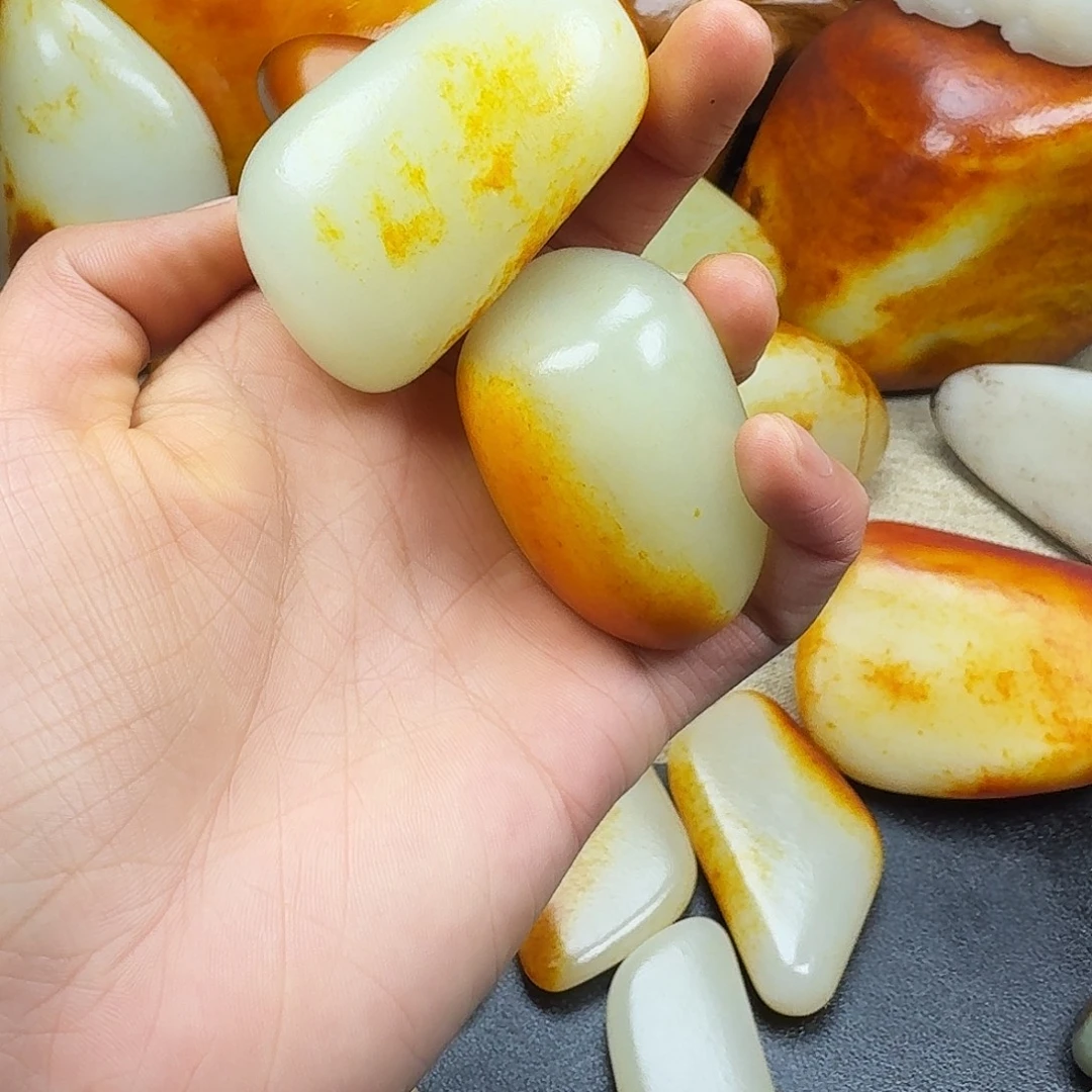 一***行和田玉未镶嵌颈饰