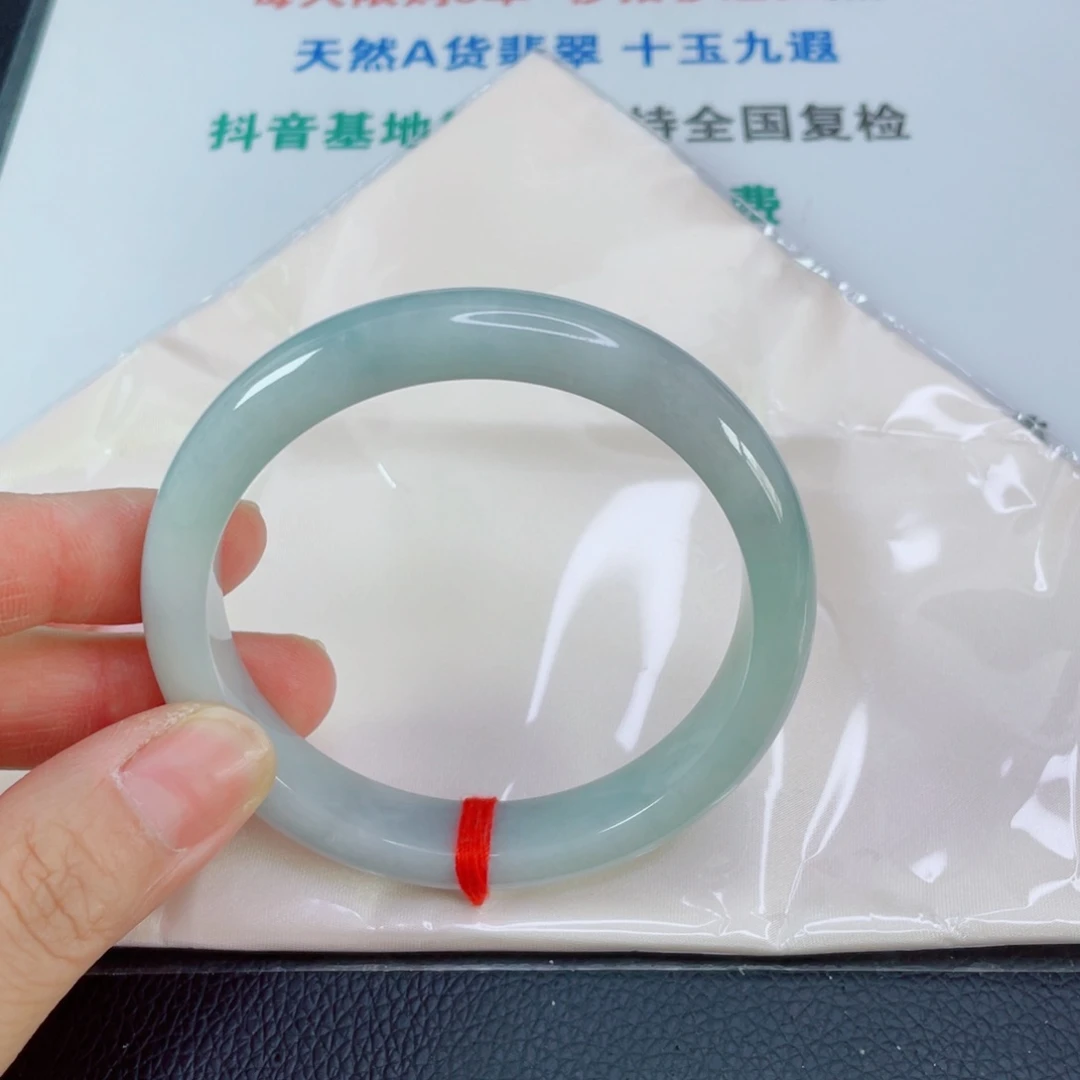 翡翠手镯未镶嵌哎***洛天然
