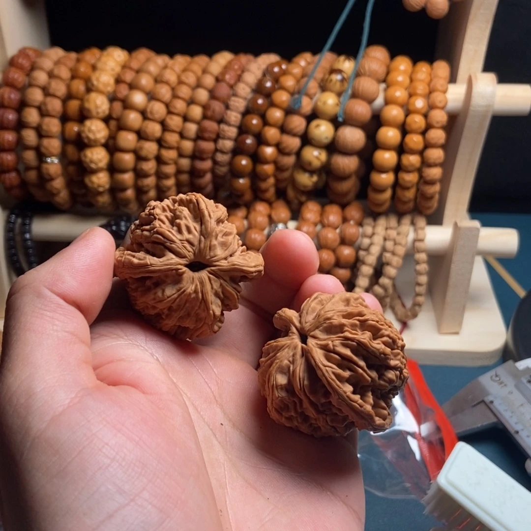 文玩核桃麦穗虎头