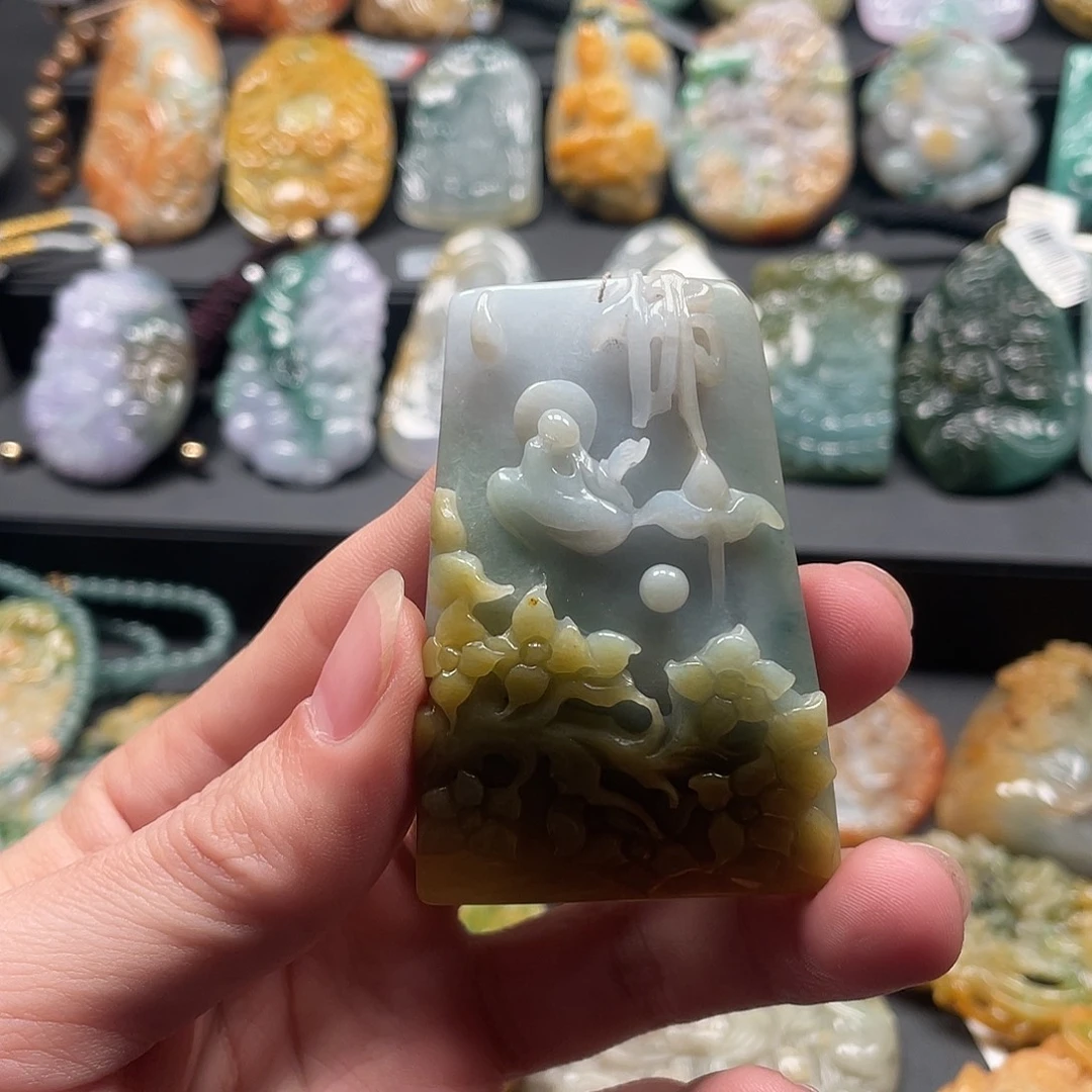 翡翠未镶嵌挂件腾冲