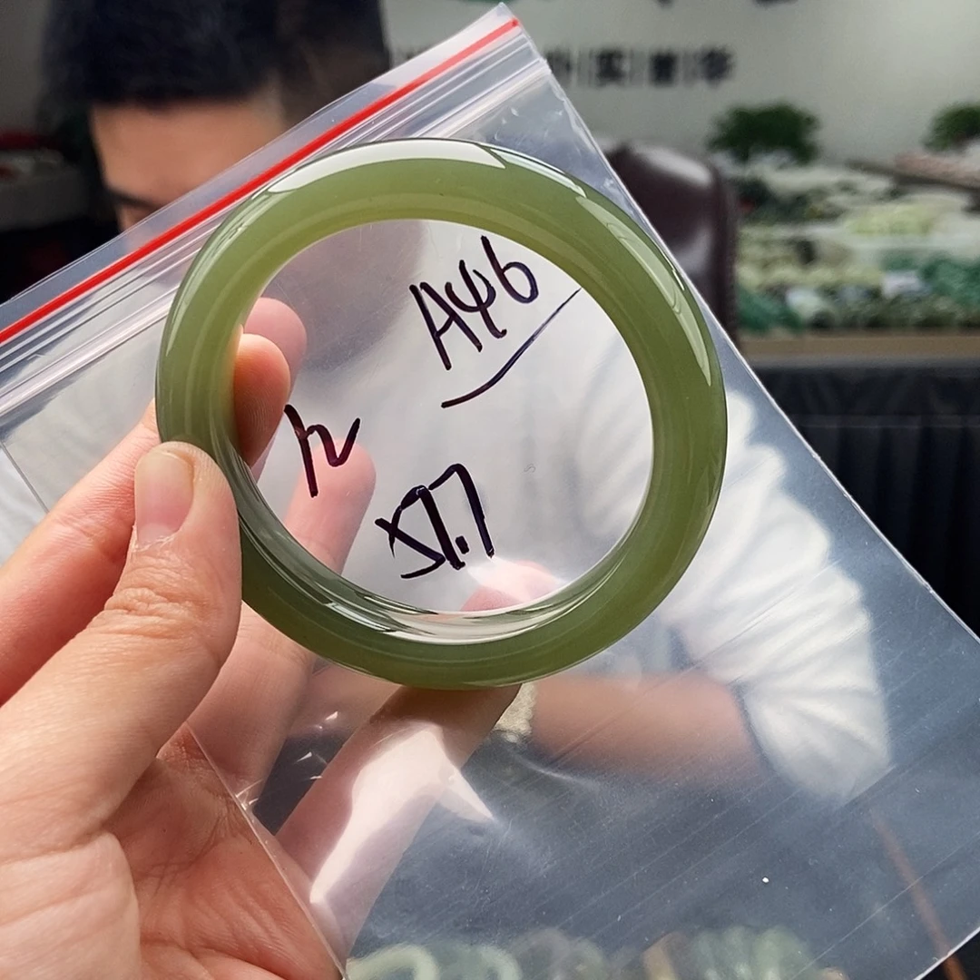 和田玉未镶嵌手镯拍一发一