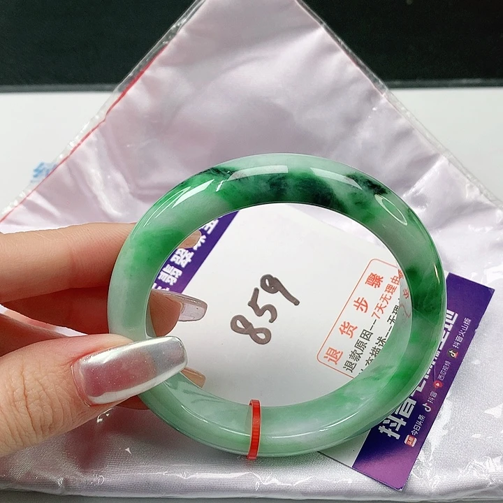 翡翠手镯未镶嵌翡翠手镯