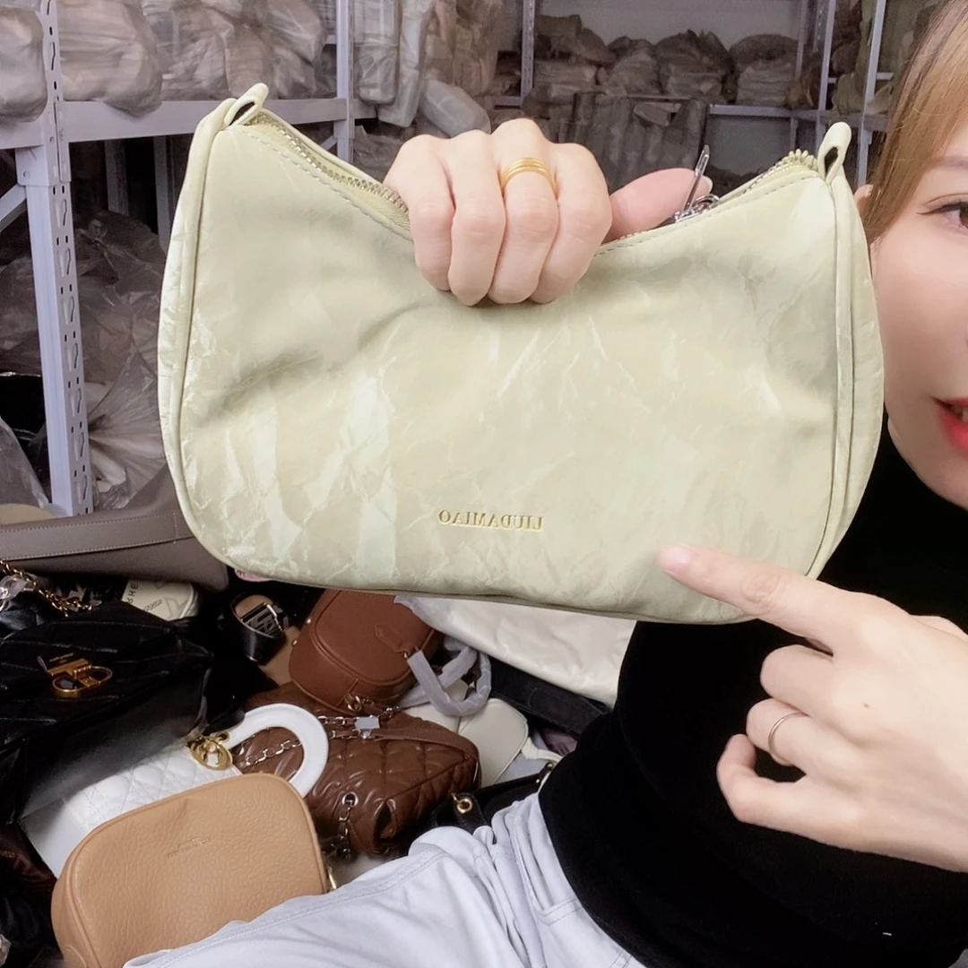蚕丝小牛剖层皮革PU