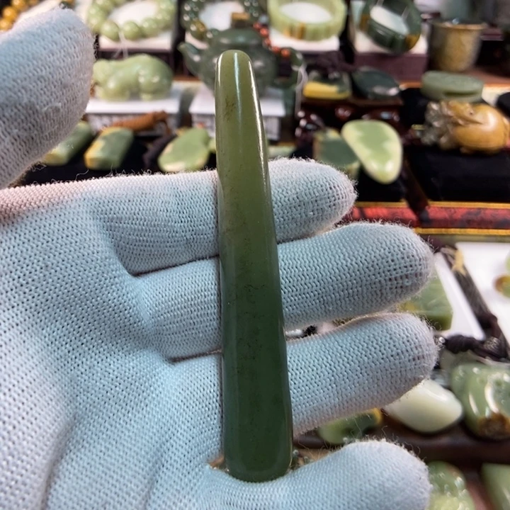 未镶嵌透闪石质玉把件