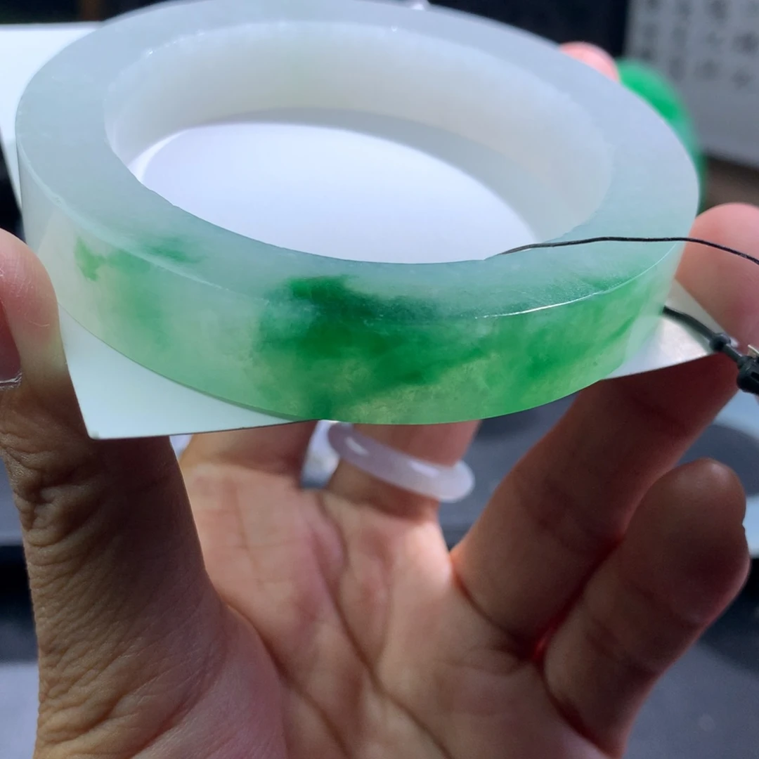 未镶嵌翡翠手镯定制翡翠