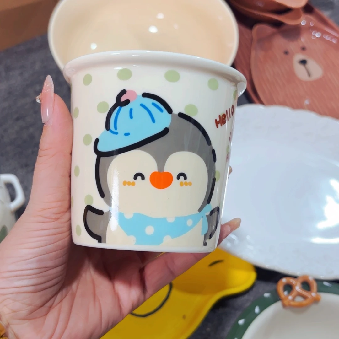 陶瓷可爱企鹅手握杯正品