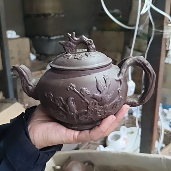 库存微瑕紫砂壶一个