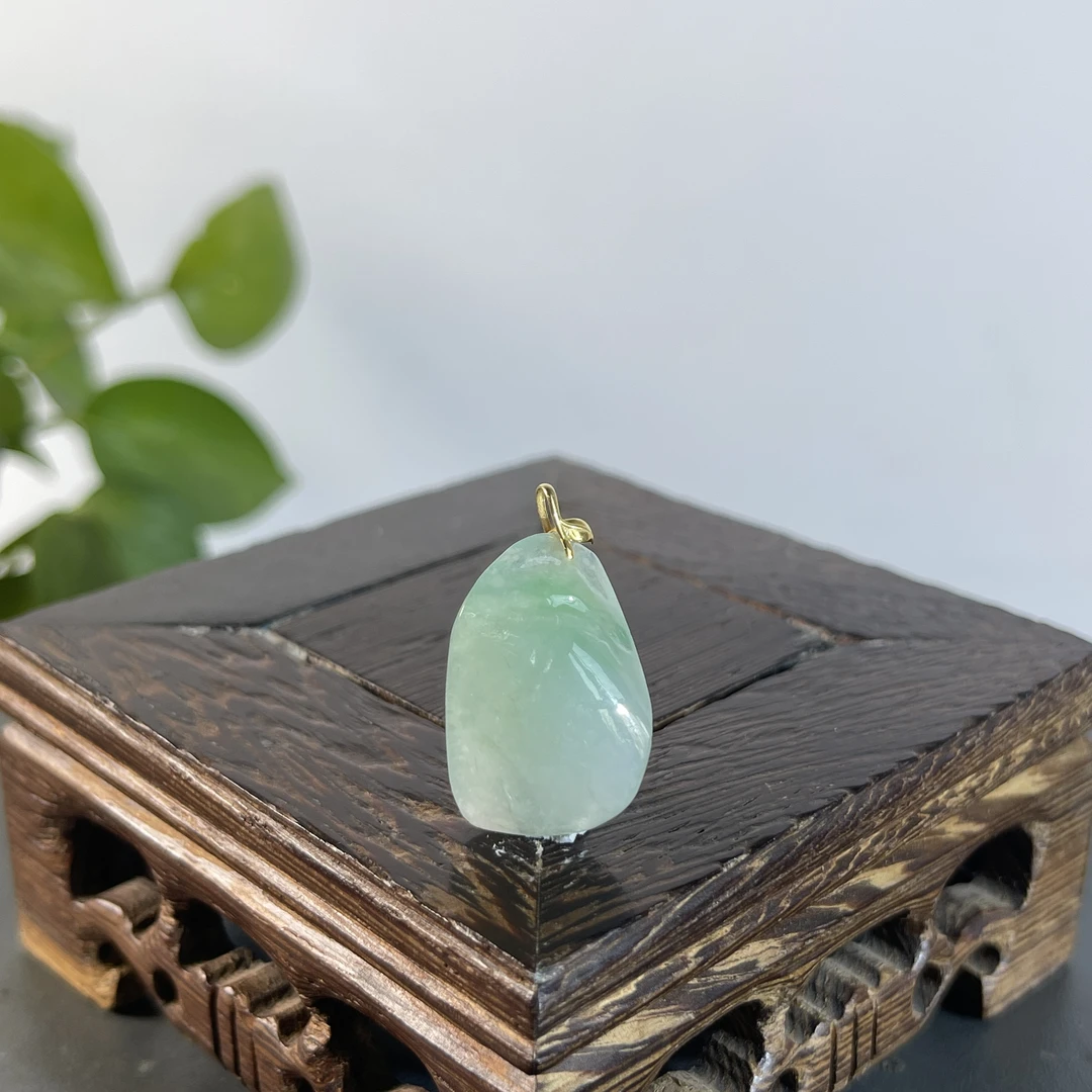 JYW04-56  天然缅甸A货翡翠  18K扣头精品天然翡翠A货原石吊坠