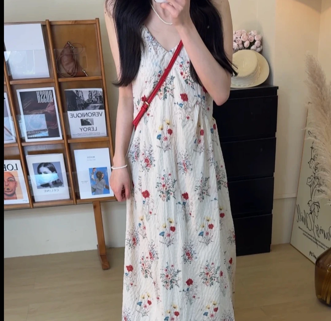 2025夏季新款女法式甜美气质V领显瘦吊带连衣裙