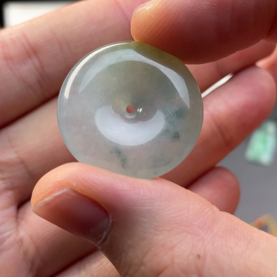 【闪购商品】翡翠未镶嵌项圈飘花扣子