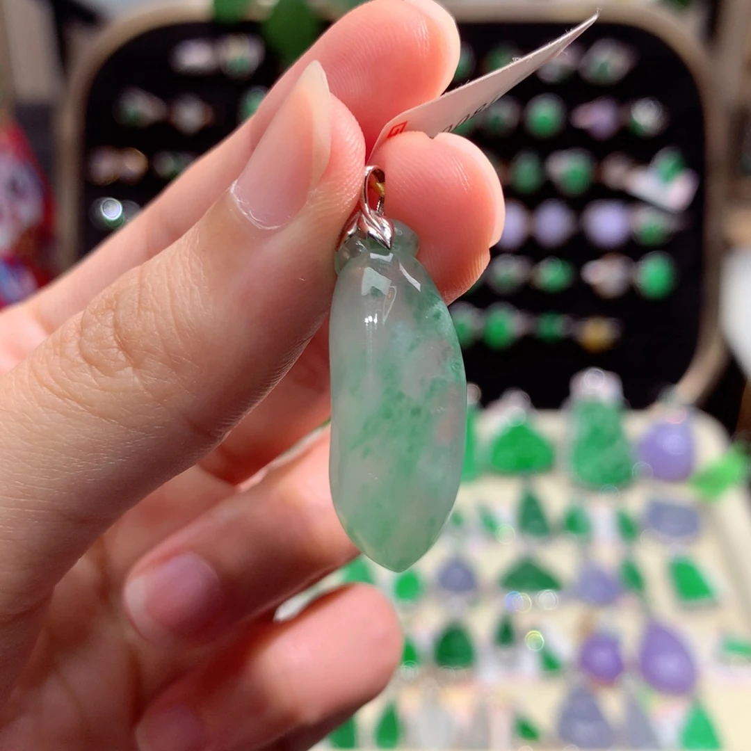 翡翠18K金镶嵌颈饰翡翠