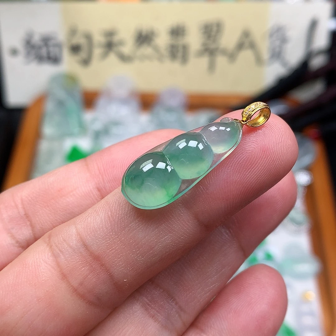 翡翠裸石18K金镶嵌缅甸天然A货翡翠甜阳绿豆子