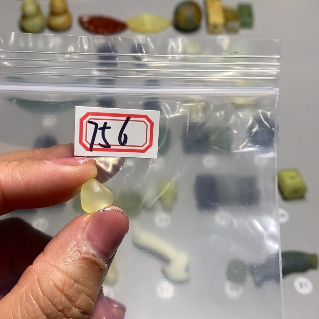 蛇纹石玉颈饰未镶嵌富*