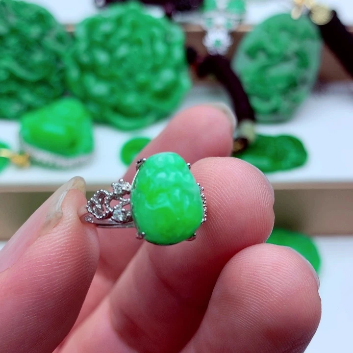 翡翠未镶嵌戒指戒指